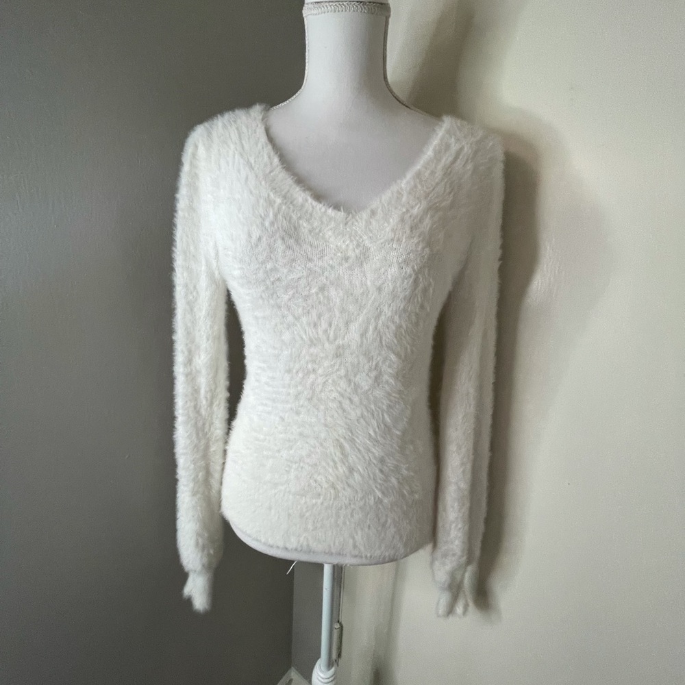 Most Famous, white sweater, SZ small